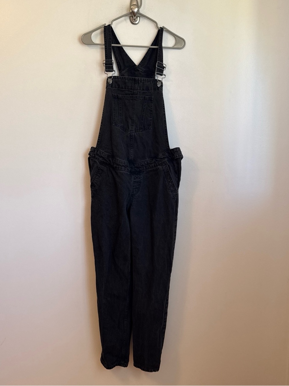 Preowned Women’s size 4 black ASOS overalls.
